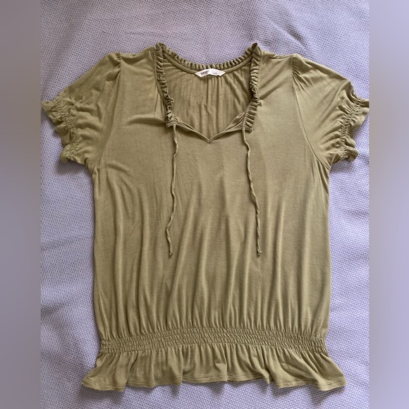 Old Navy Light Olive Short Sleeve Top - Picture 9 of 12